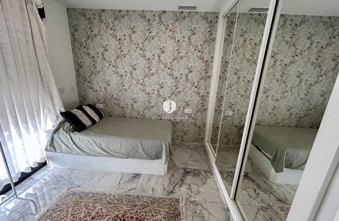 Resale - Villa -
Los Balcones - Costa Blanca