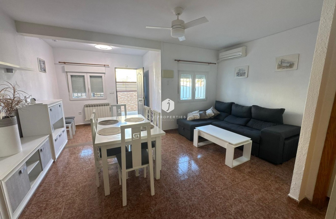 Z drugiej ręki - Bungalow -
Torrevieja - Costa Blanca