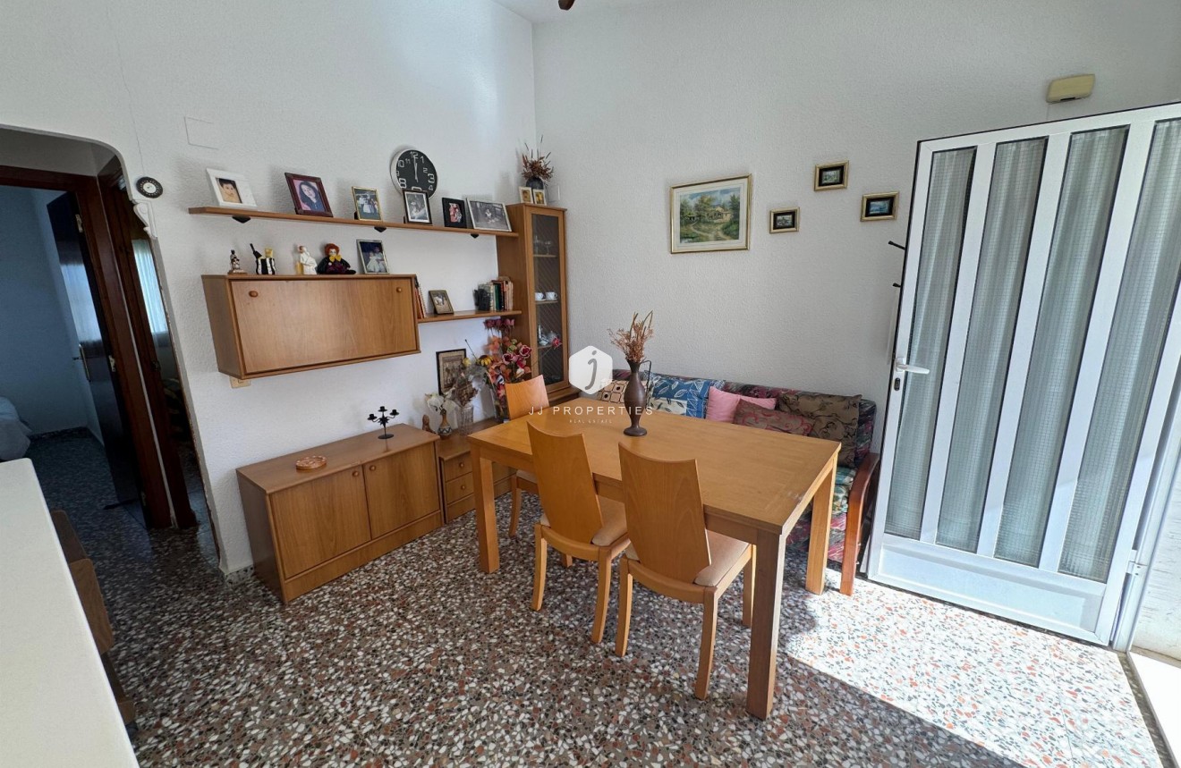 Resale - Chalet -
Torrevieja - Costa Blanca