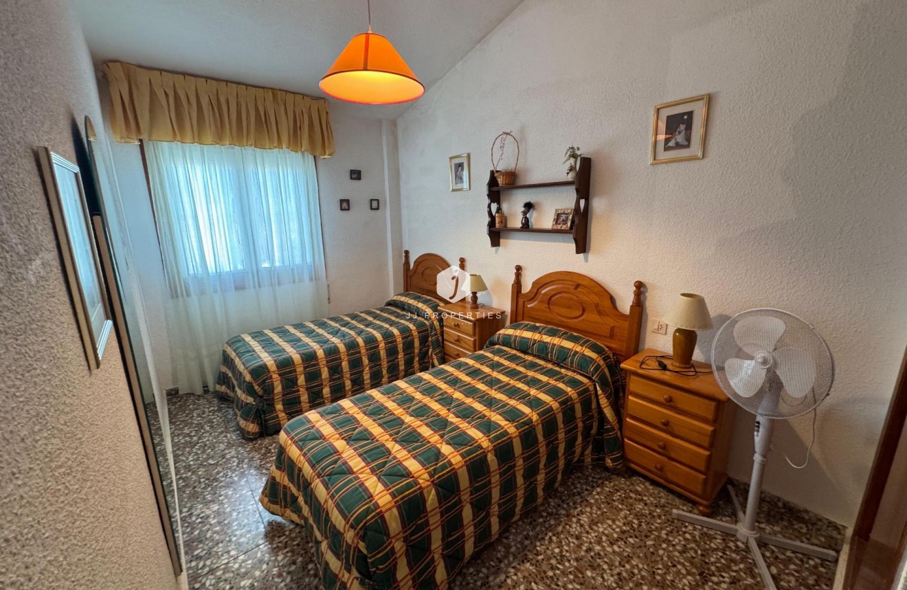 Resale - Chalet -
Torrevieja - Costa Blanca