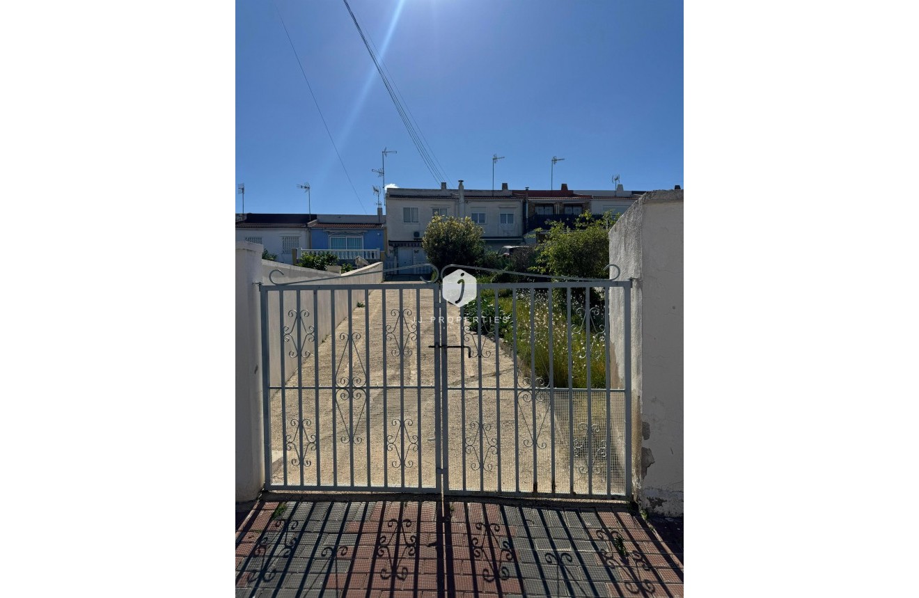 Resale - Chalet -
Torrevieja - Costa Blanca