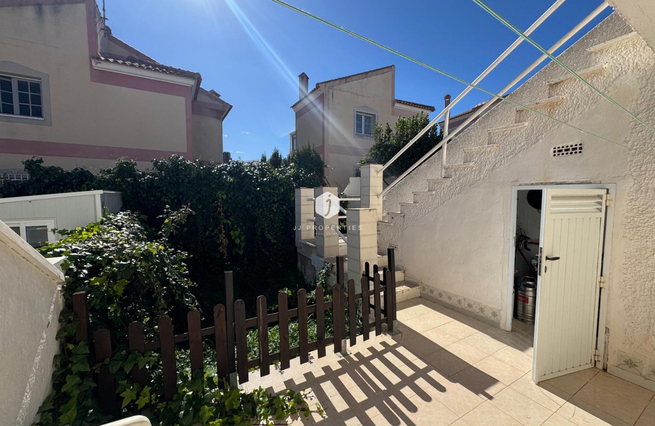 Resale - Chalet -
Torrevieja - Costa Blanca