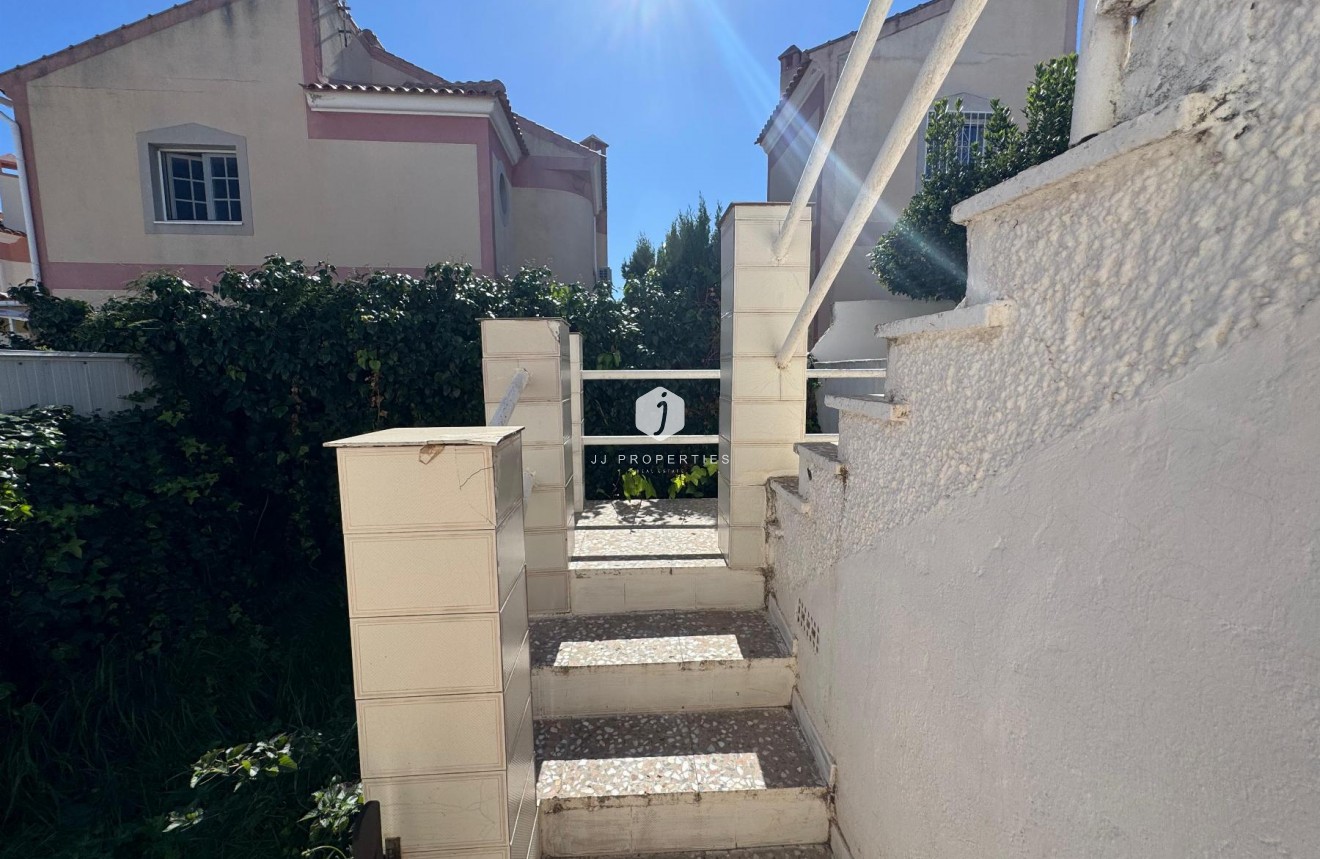 Resale - Chalet -
Torrevieja - Costa Blanca