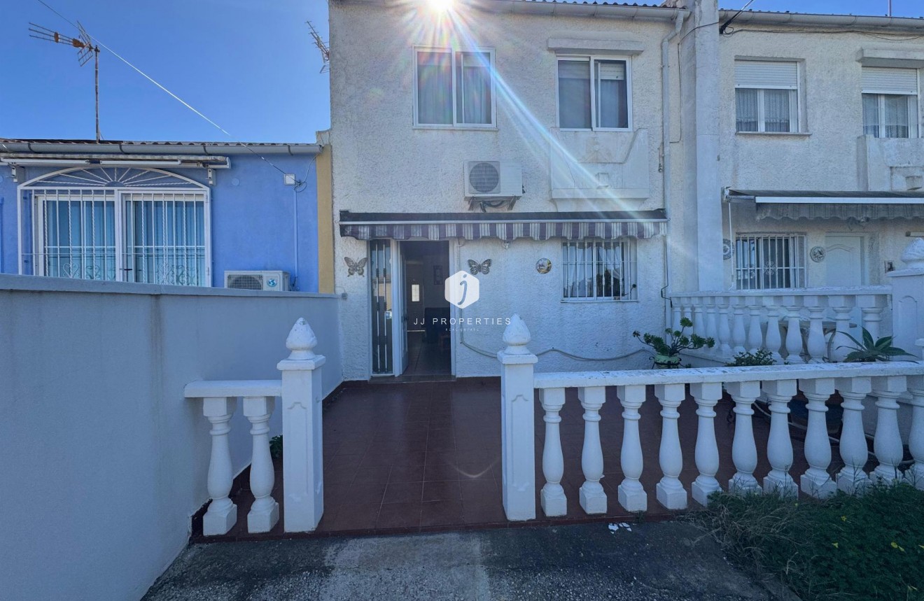 Resale - Chalet -
Torrevieja - Costa Blanca