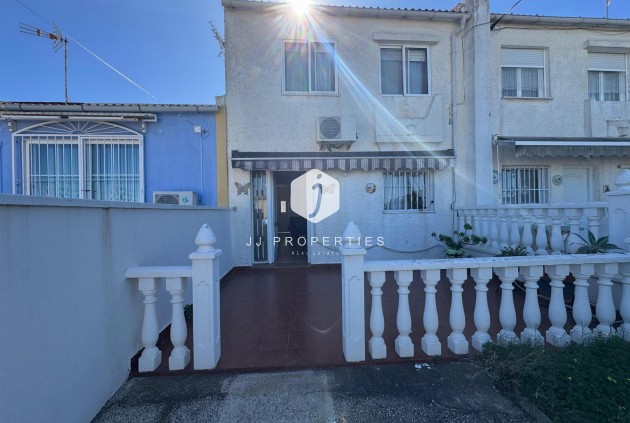 Resale - Chalet -
Torrevieja - Costa Blanca