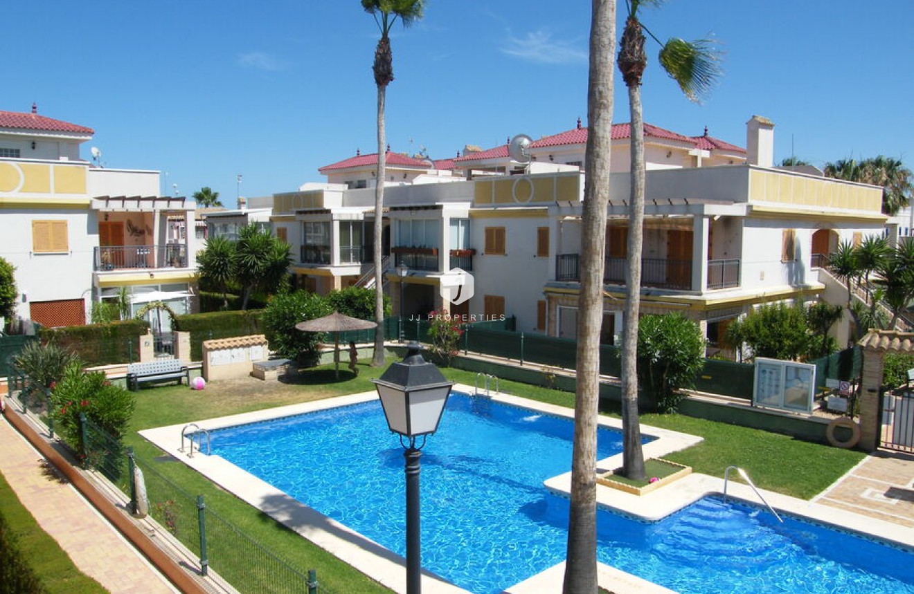 Resale - Apartment / flat -
Daya Vieja - Costa Blanca