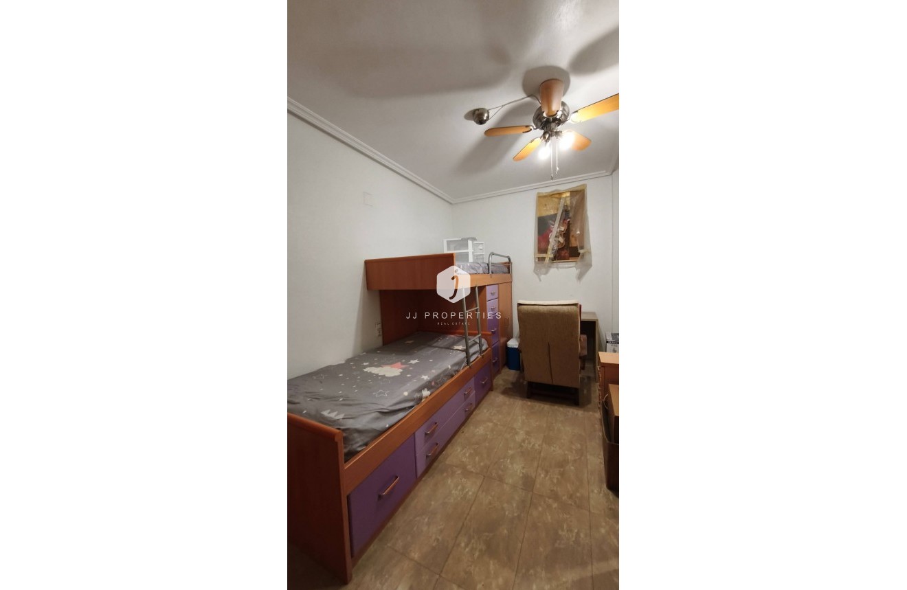 Resale - Apartment / flat -
Torrevieja - Estacion de autobuses