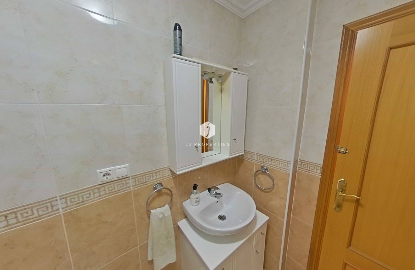Resale - Apartment / flat -
Torrevieja - Estacion de autobuses