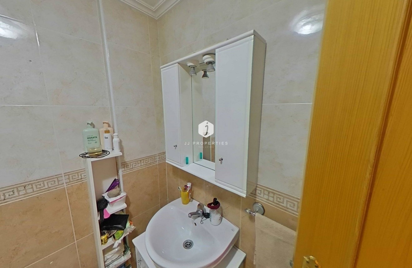 Resale - Apartment / flat -
Torrevieja - Estacion de autobuses