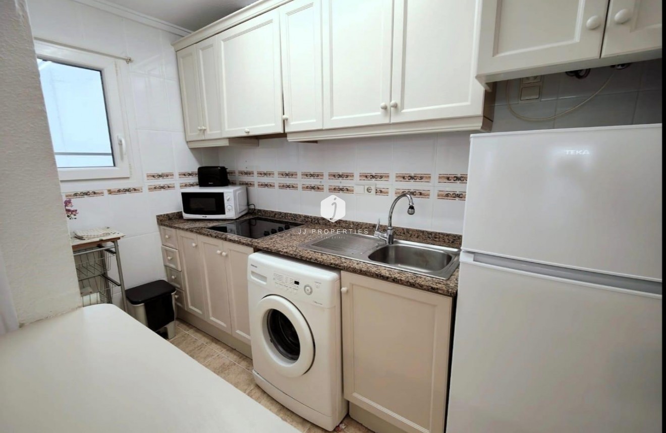 Resale - Apartment / flat -
Torrevieja - Estacion de autobuses