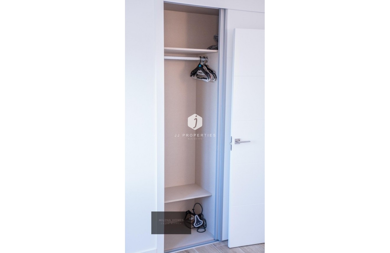 Resale - Apartment / flat -
Torrevieja - Punta prima