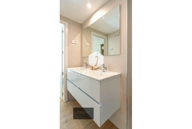 Resale - Apartment / flat -
Torrevieja - Punta prima