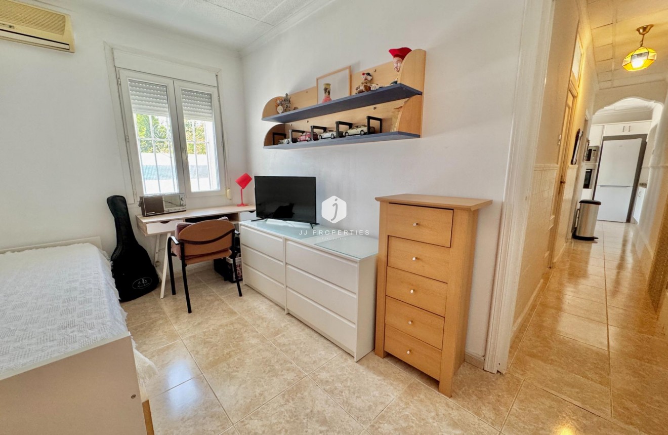 D'occasion - Villa -
Dolores - Comunidad Valenciana