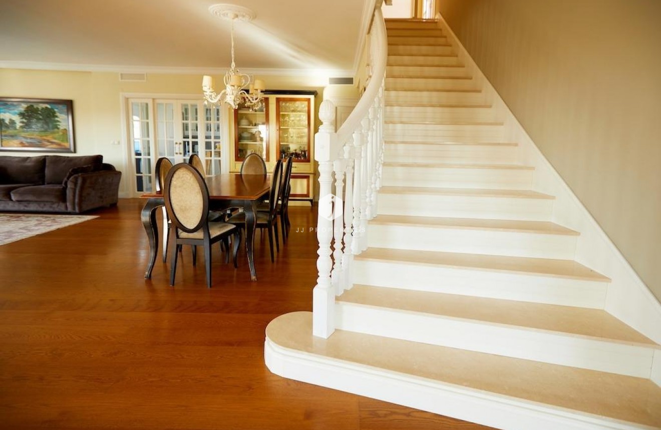 Resale - Villa -
Rojales - Inland