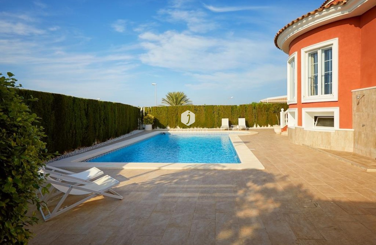 Resale - Villa -
Rojales - Inland