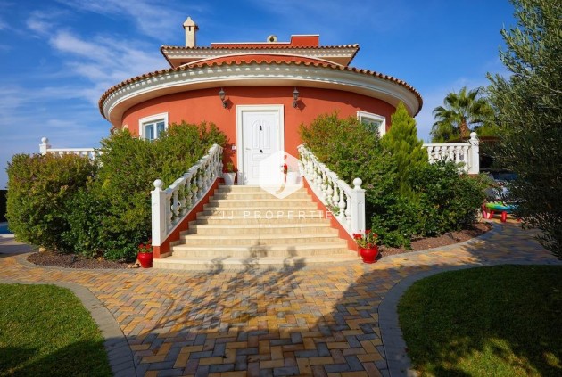 Resale - Villa -
Rojales - Inland