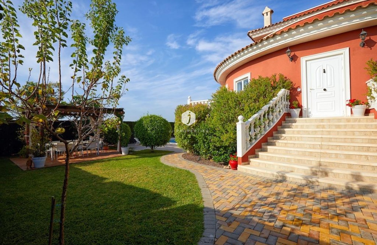 Resale - Villa -
Rojales - Inland