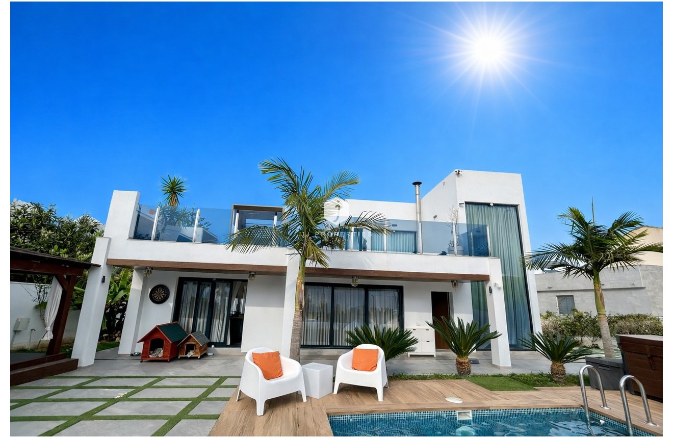 Resale - Villa -
Los Balcones - Costa Blanca
