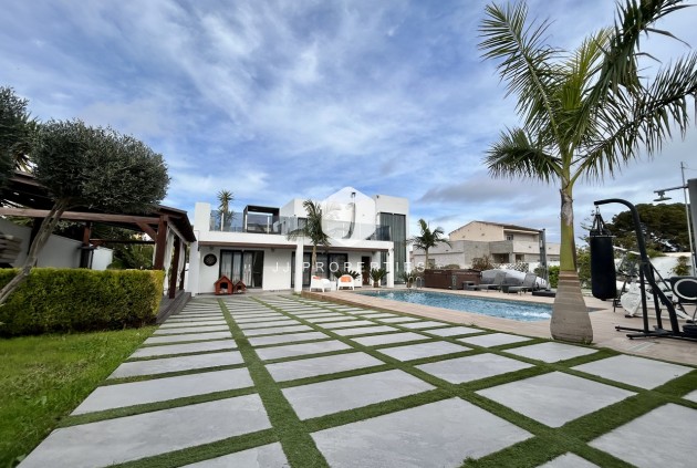 Resale - Villa -
Los Balcones - Costa Blanca