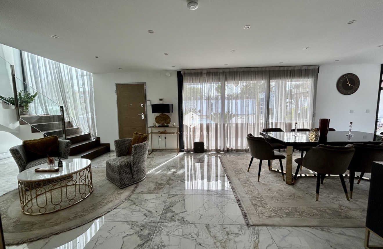 Resale - Villa -
Los Balcones - Costa Blanca