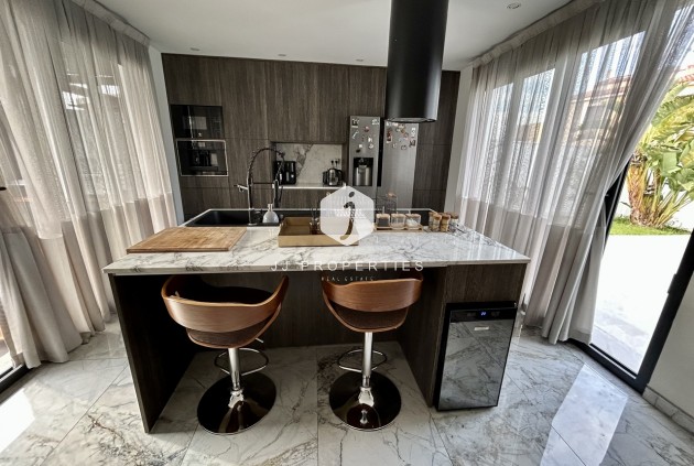 Resale - Villa -
Los Balcones - Costa Blanca