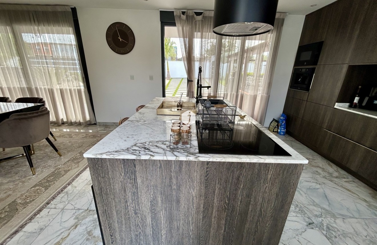 Resale - Villa -
Los Balcones - Costa Blanca