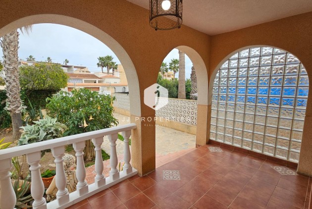 Resale - Villa -
Torrevieja - El chaparral