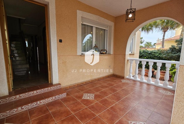 Resale - Villa -
Torrevieja - El chaparral