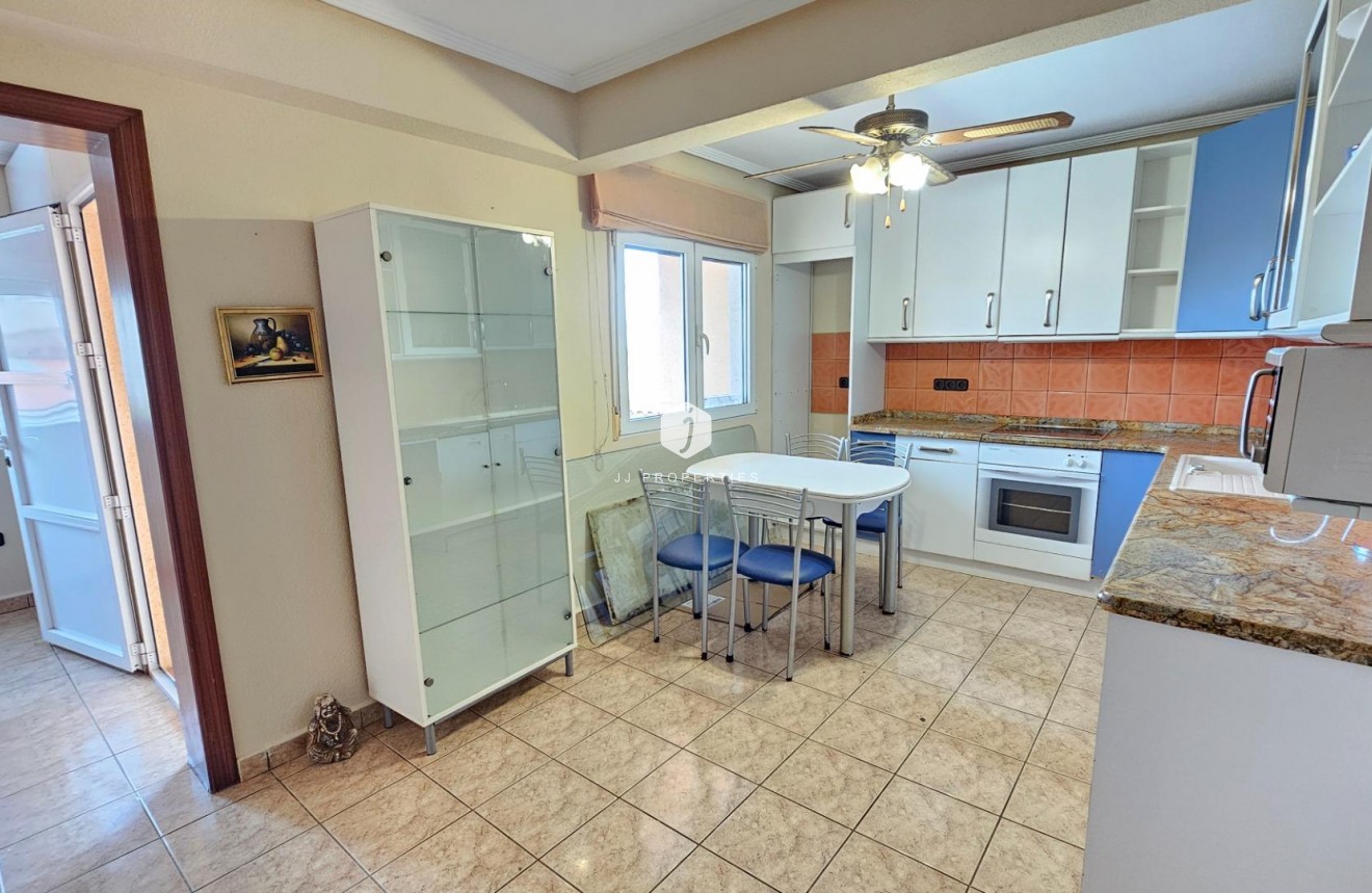 Resale - Villa -
Torrevieja - El chaparral