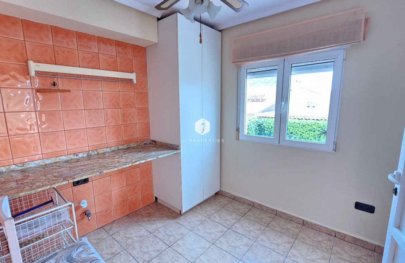 Resale - Villa -
Torrevieja - El chaparral