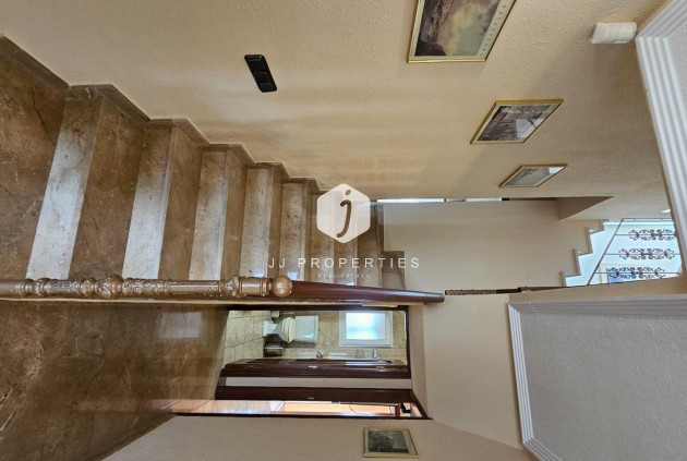 Resale - Villa -
Torrevieja - El chaparral