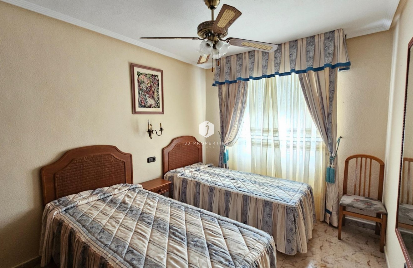 Resale - Villa -
Torrevieja - El chaparral