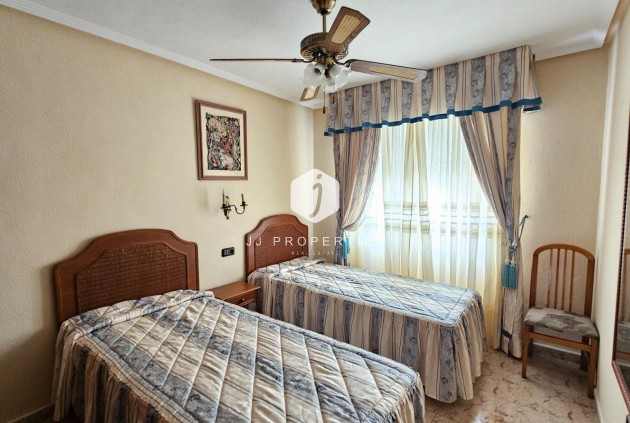 Resale - Villa -
Torrevieja - El chaparral