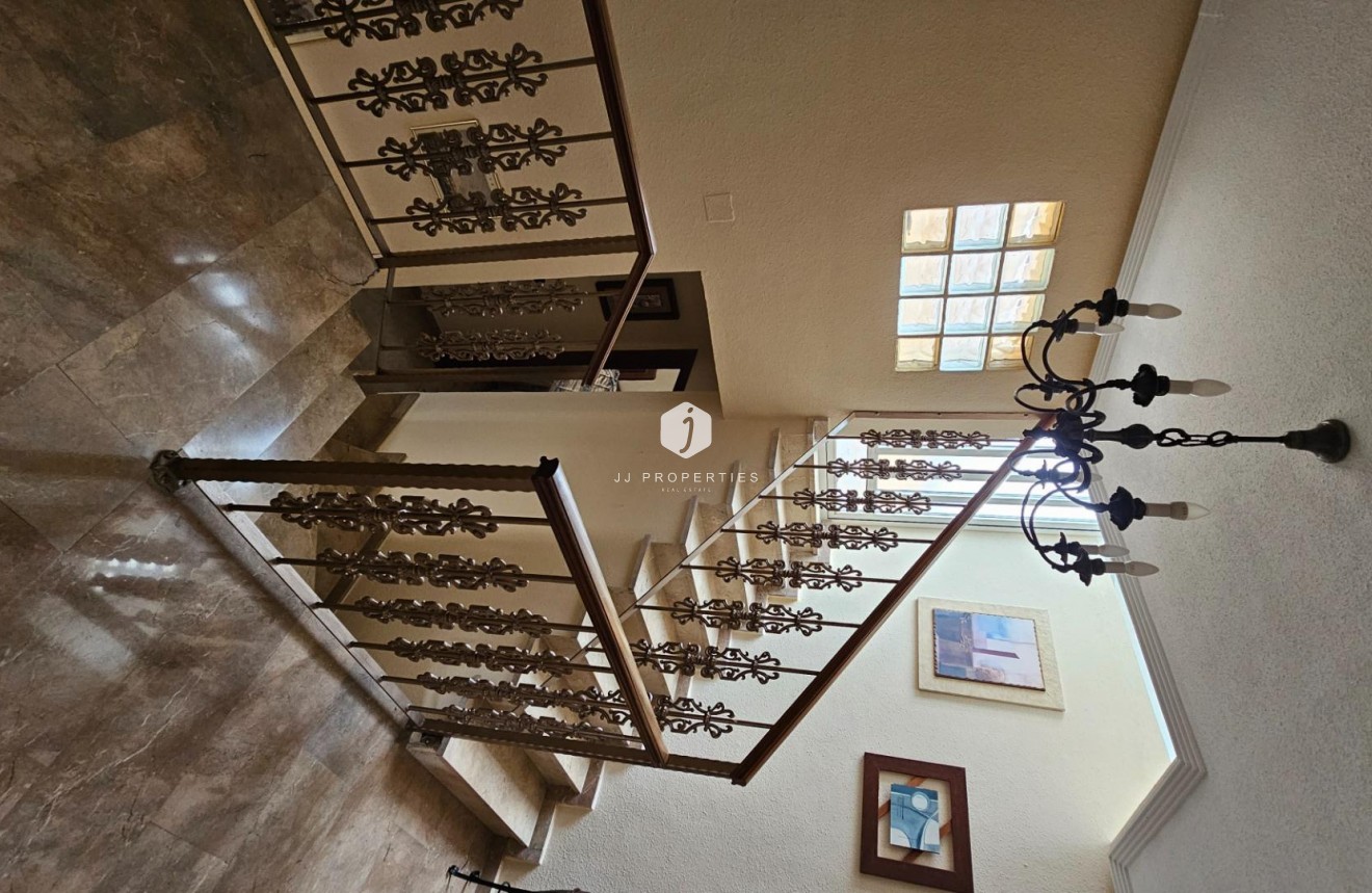 Resale - Villa -
Torrevieja - El chaparral