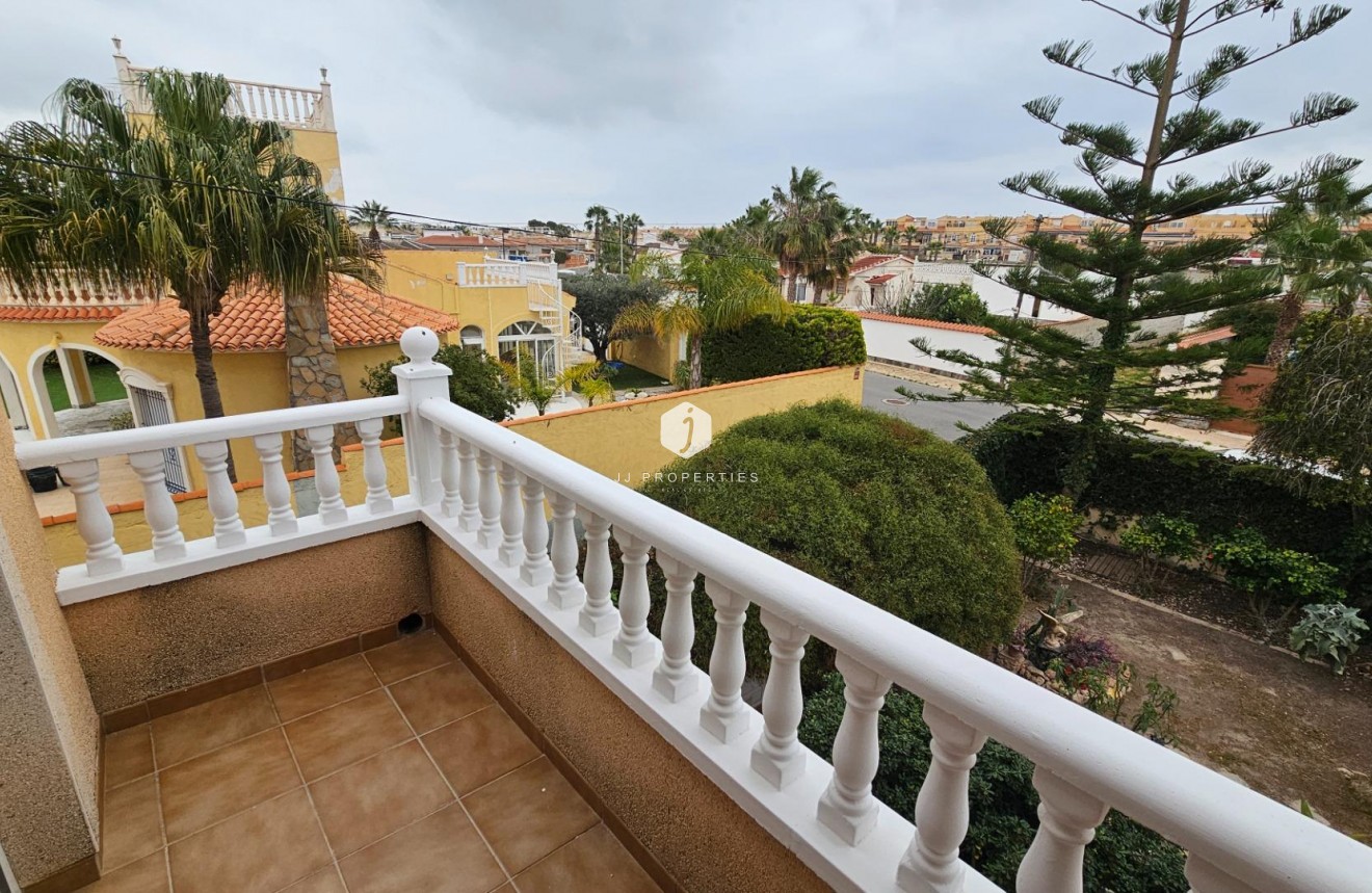 Resale - Villa -
Torrevieja - El chaparral
