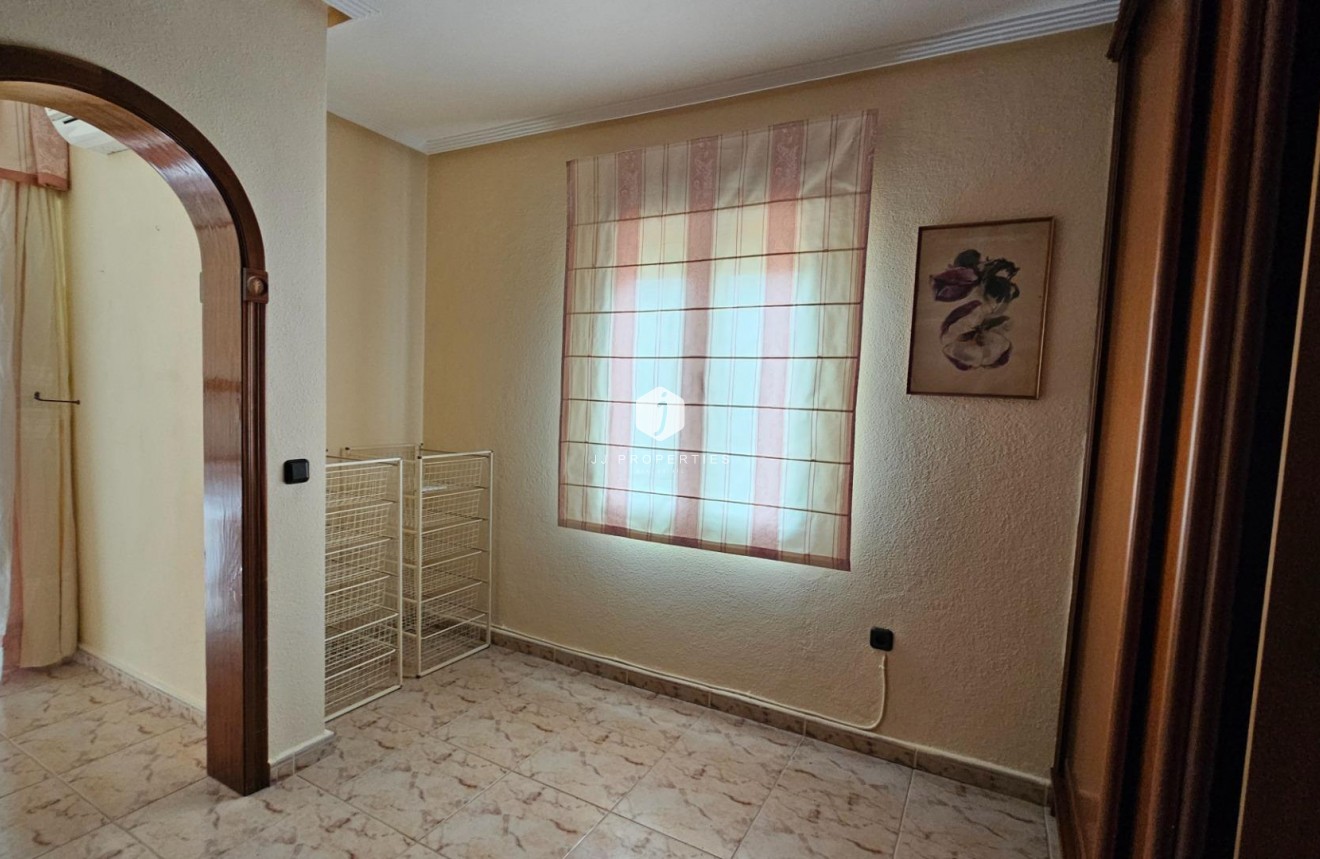 Resale - Villa -
Torrevieja - El chaparral