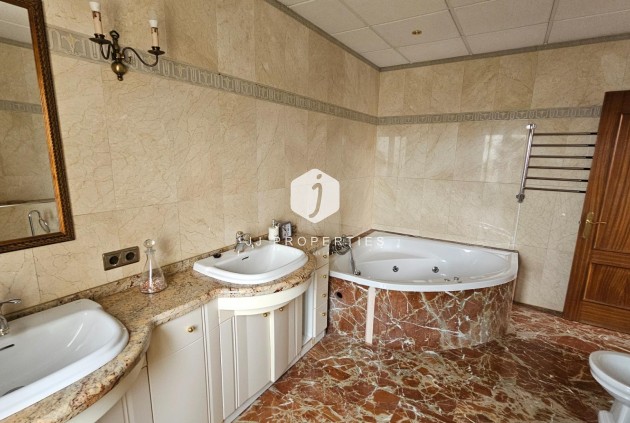 Resale - Villa -
Torrevieja - El chaparral