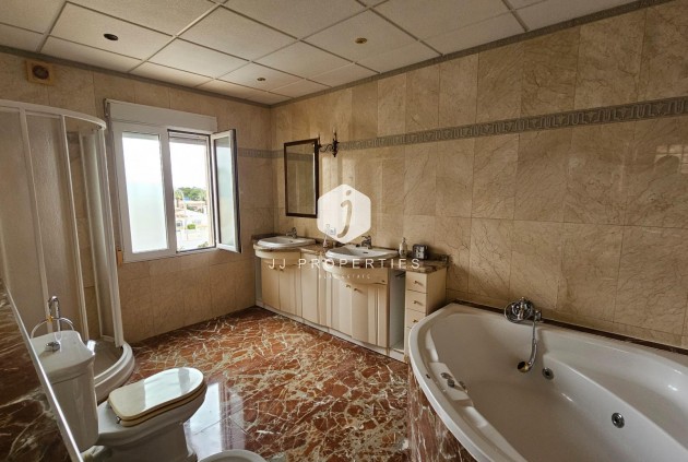 Resale - Villa -
Torrevieja - El chaparral