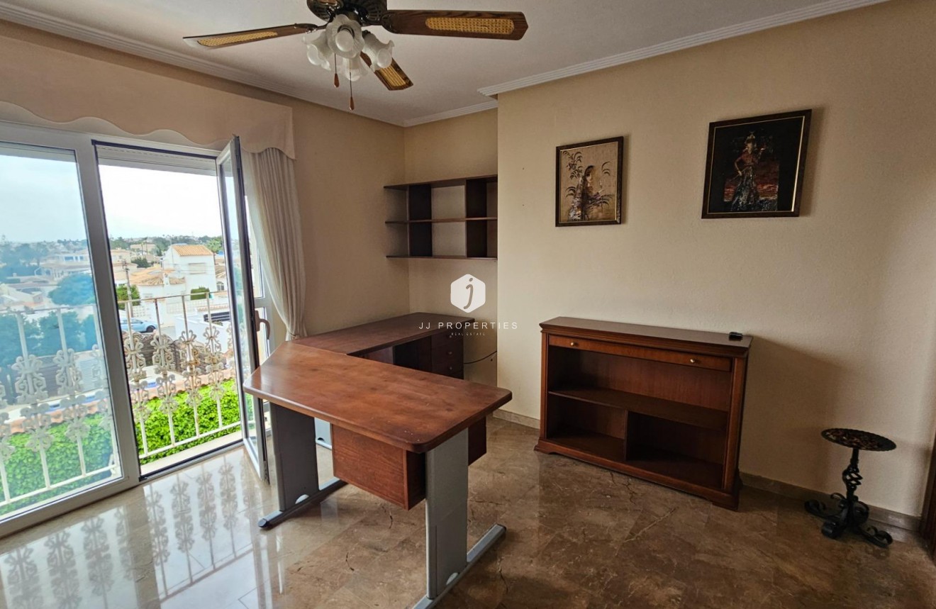 Resale - Villa -
Torrevieja - El chaparral