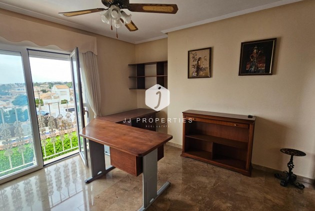 Resale - Villa -
Torrevieja - El chaparral