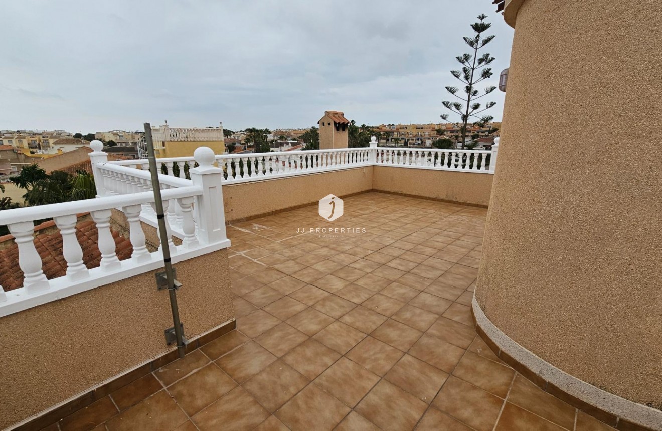 Resale - Villa -
Torrevieja - El chaparral