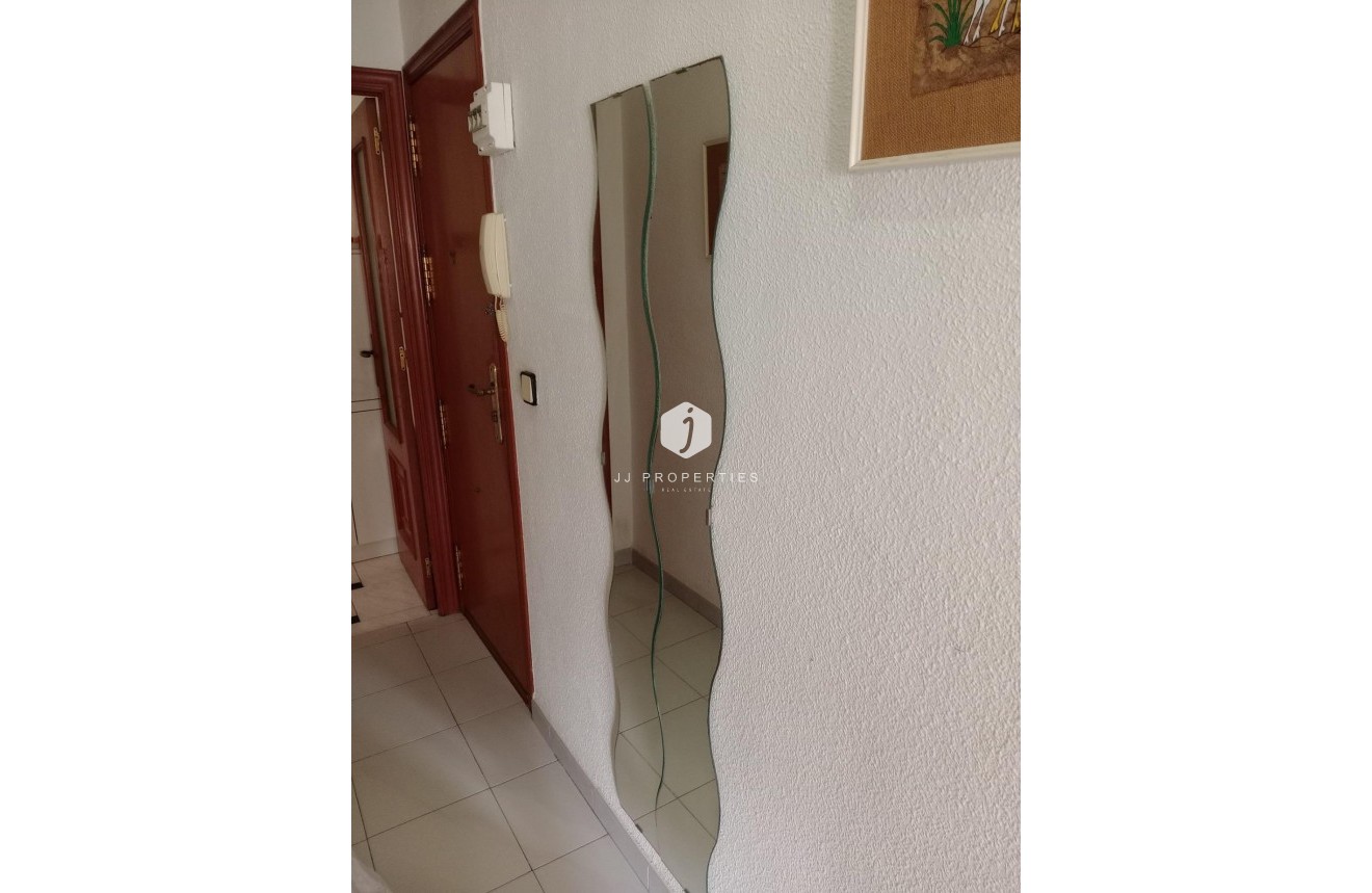 Resale - Apartment / flat -
Torrevieja - Playa del Cura