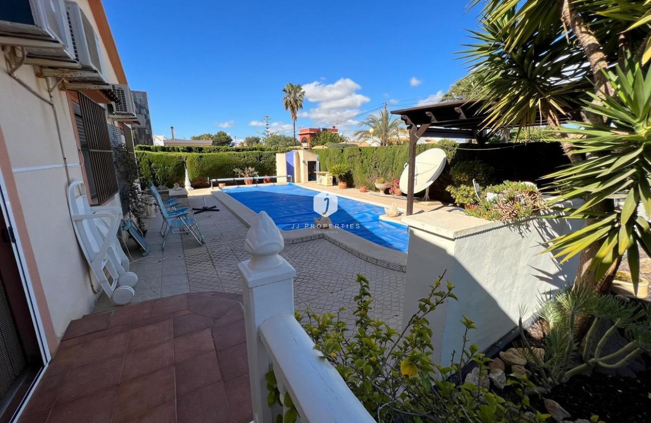 Resale - Villa -
Cabo Roig - Costa Blanca