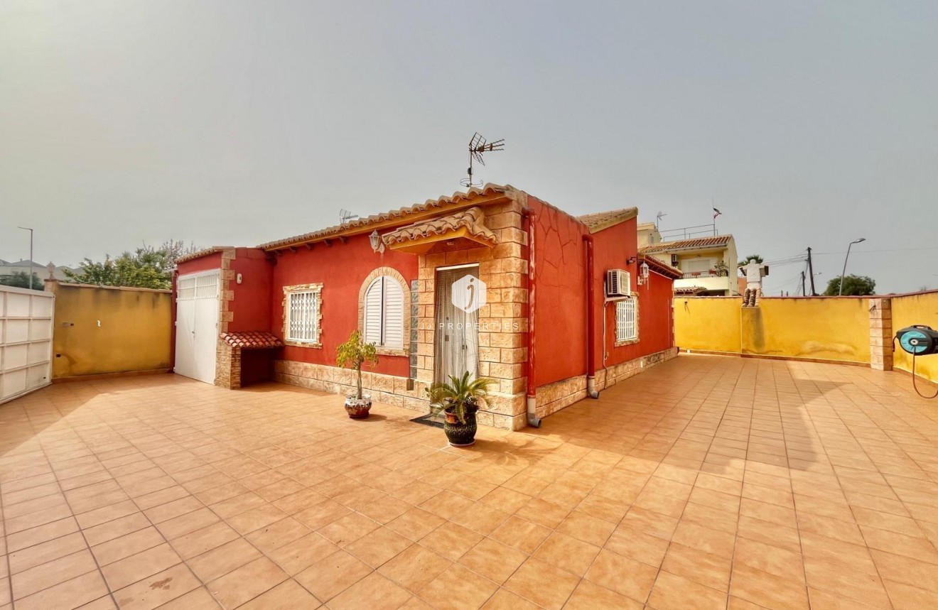 Resale - Villa -
Torrevieja - Los Balcones - Los Altos del Edén