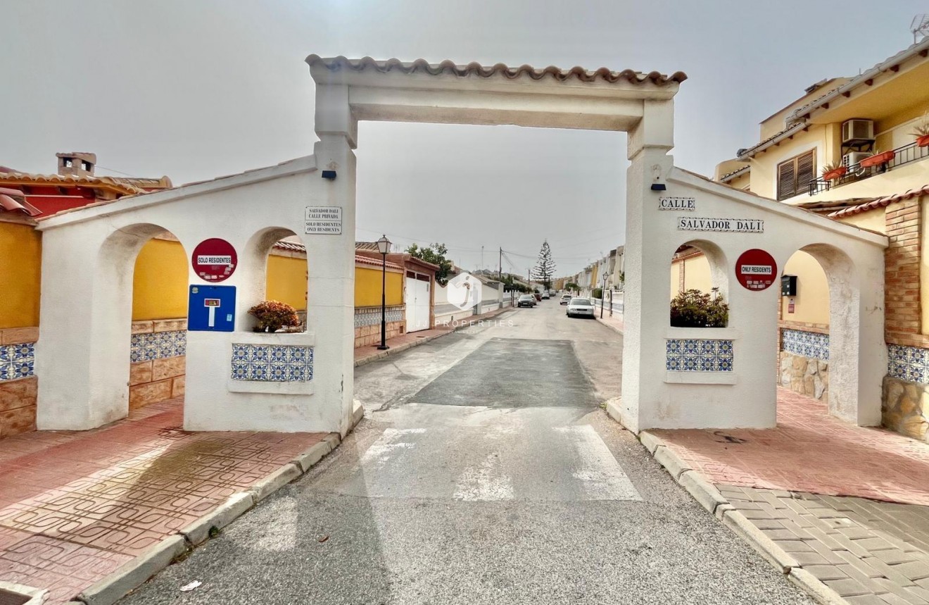 Resale - Villa -
Torrevieja - Los Balcones - Los Altos del Edén