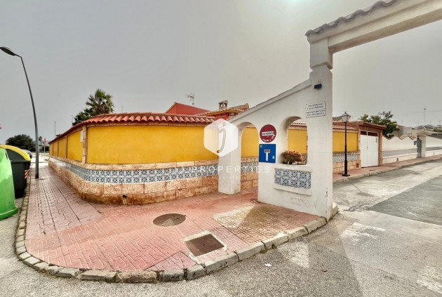 Resale - Villa -
Torrevieja - Los Balcones - Los Altos del Edén
