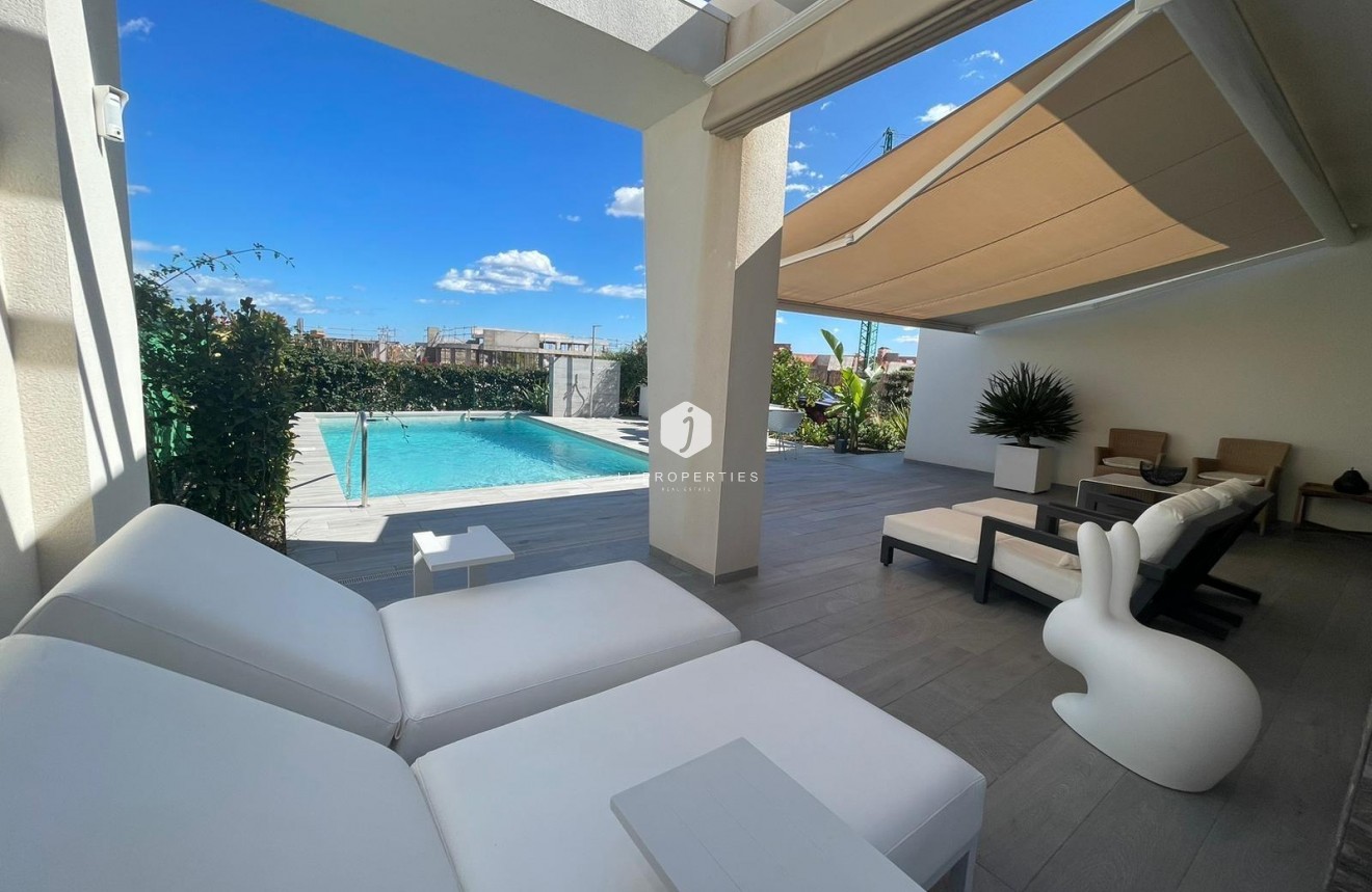 Resale - Villa -
Algorfa - Club De Golf La Finca