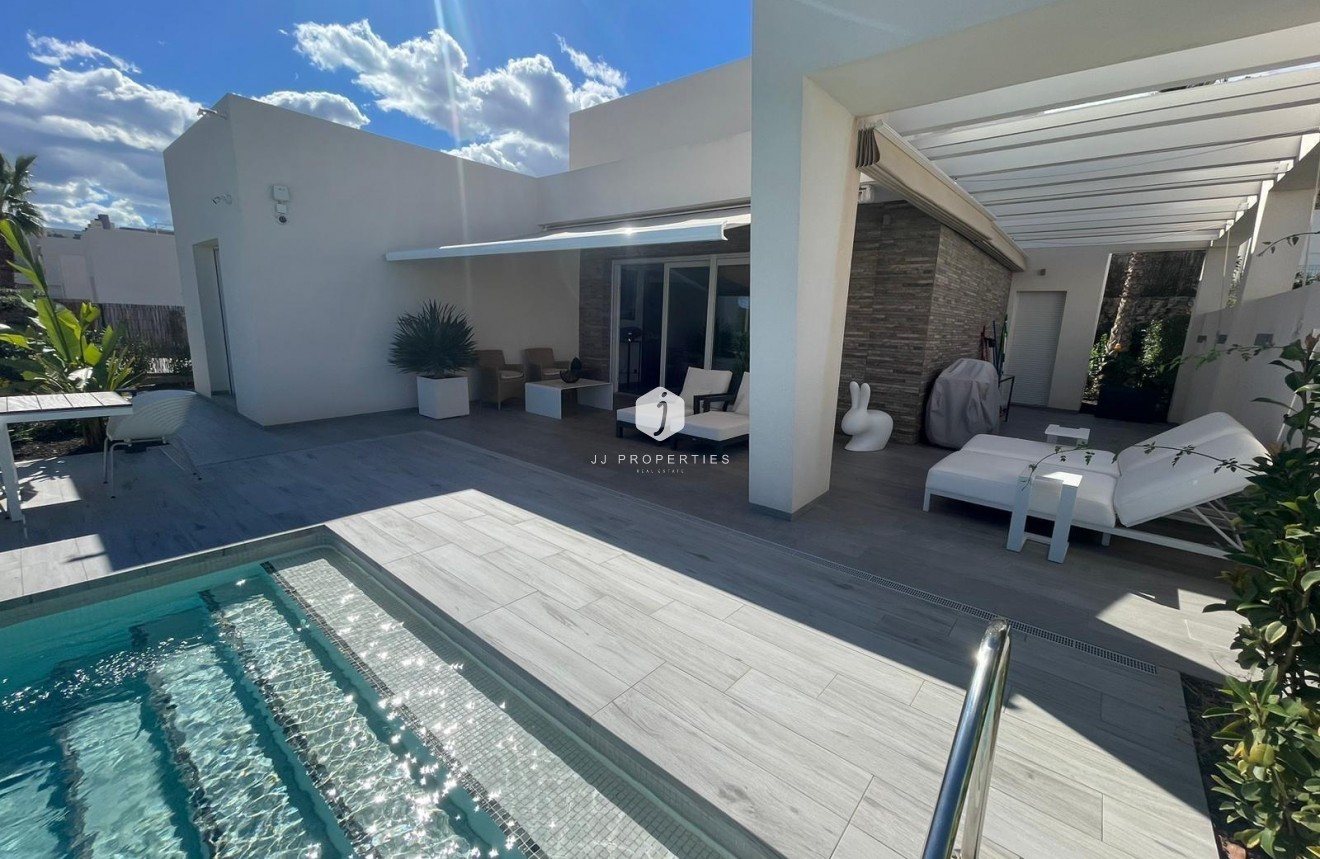 Resale - Villa -
Algorfa - Club De Golf La Finca