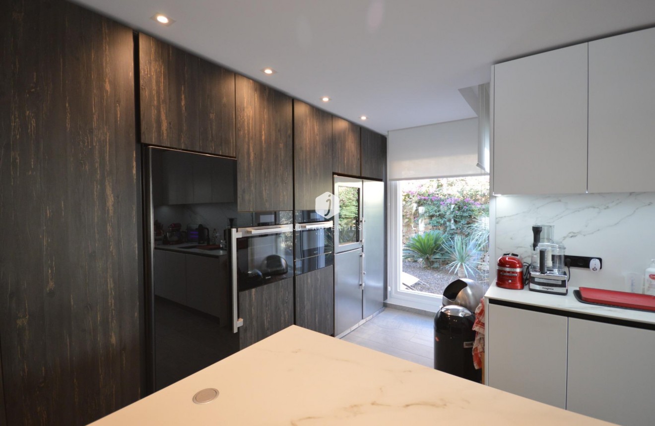 Resale - Villa -
Algorfa - Club De Golf La Finca