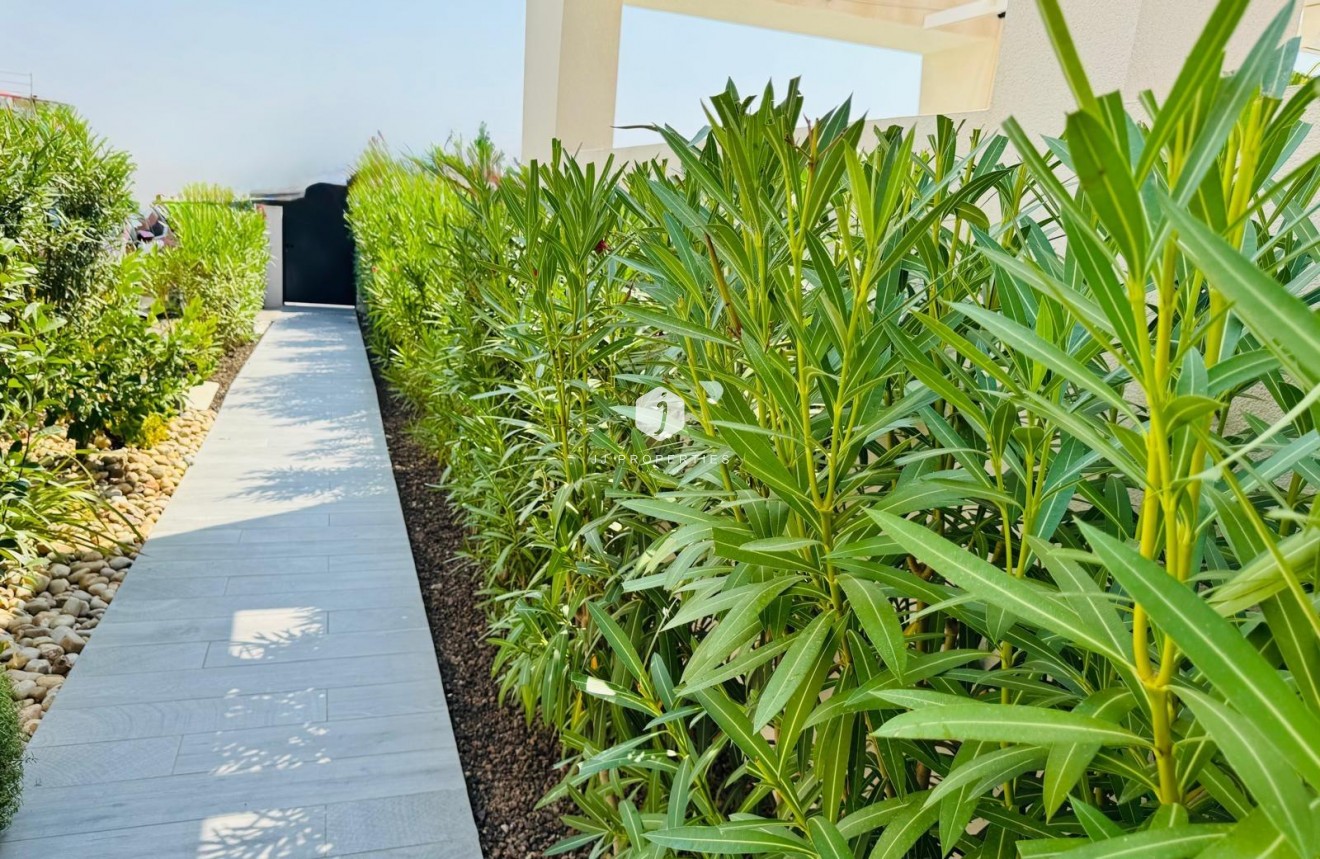 Resale - Villa -
Algorfa - Club De Golf La Finca